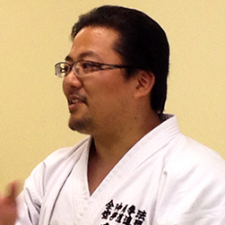 山城美智（やましろ よしとも）